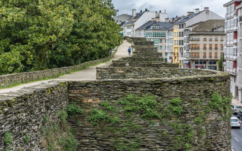 Paseo por la muralla romana de Lugo