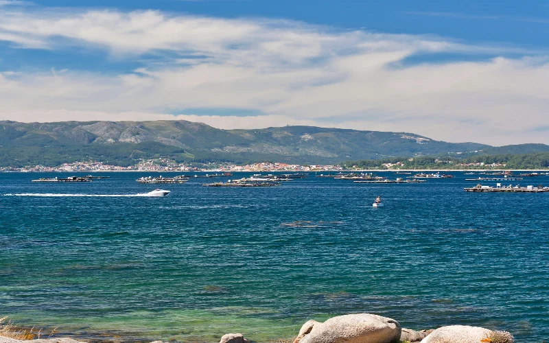 Vista matutina de la Ría de Arousa en Galicia
